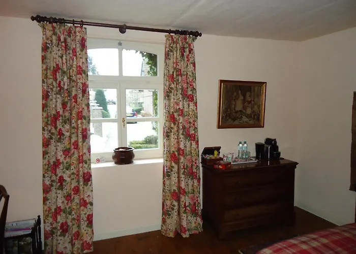 Rose Court Bed and Breakfast *